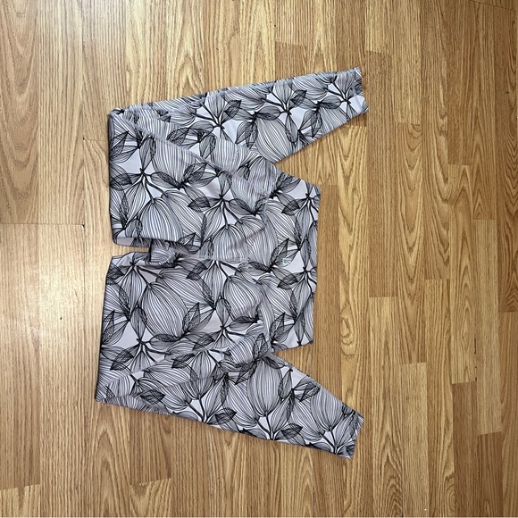 Limitless Legging - Picture 8 of 9